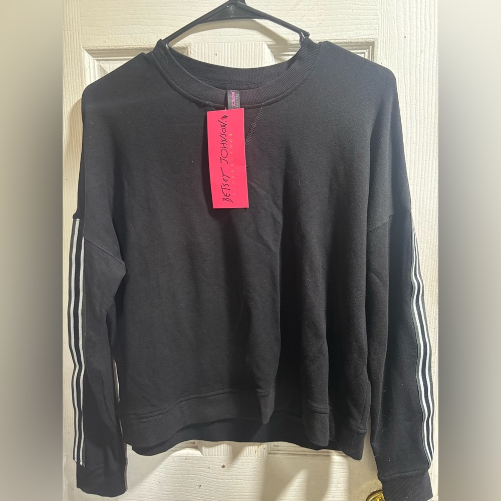 NWT 💋Betsey Johnson Black Crew Neck Sweater ✨